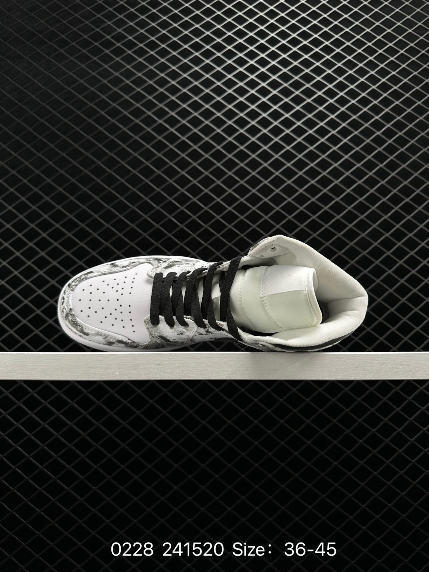 NIKE AIR JORDAN 1 MID AJ1